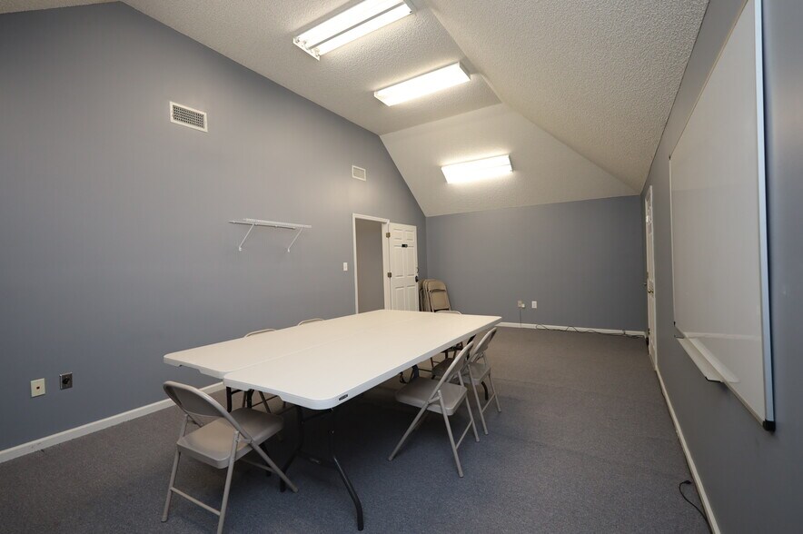 More Photos Of 3470 N Valdosta Rd, Valdosta Office For Lease