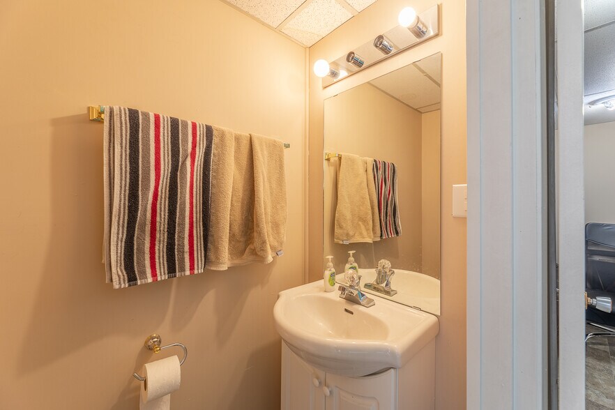 More Photos Of 157 Wade Av W, Penticton Apartments For Sale