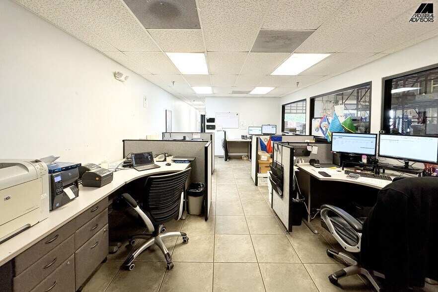 More Photos Of 1361-1363 NW 155th Dr, Miami Warehouse For Lease