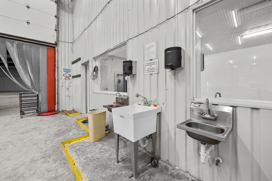 More Photos Of 19450 E County Road 1474, Hawthorne Refrigeration Cold Storage For Sale