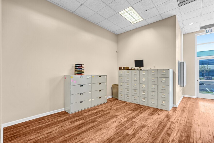More Photos Of 863-885 N Douglas St, El Segundo Office For Sale