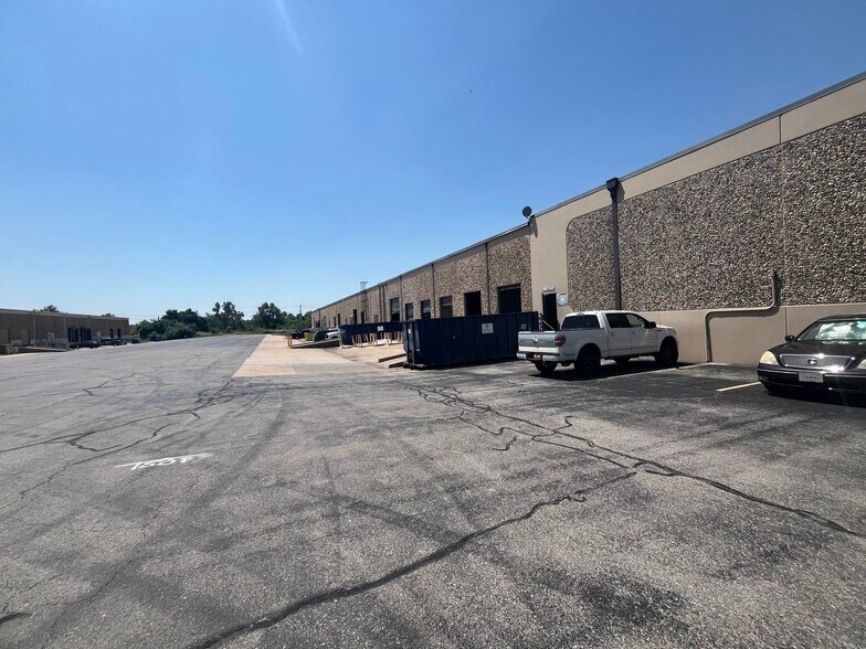 More Photos Of 4130-4150 Will Rogers Pky, Oklahoma City Warehouse For Lease