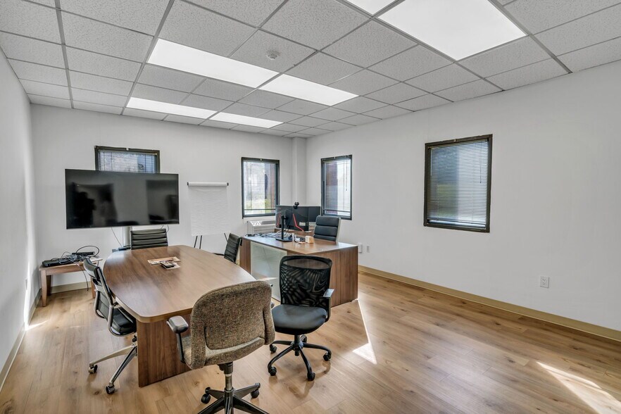 More Photos Of 5731 General Washington Dr, Alexandria Distribution For Sale