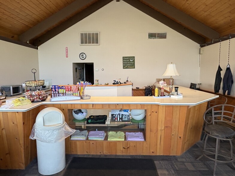 More Photos Of 318 Tanglewood Rd, Pulaski Golf Course Driving Range For Sale