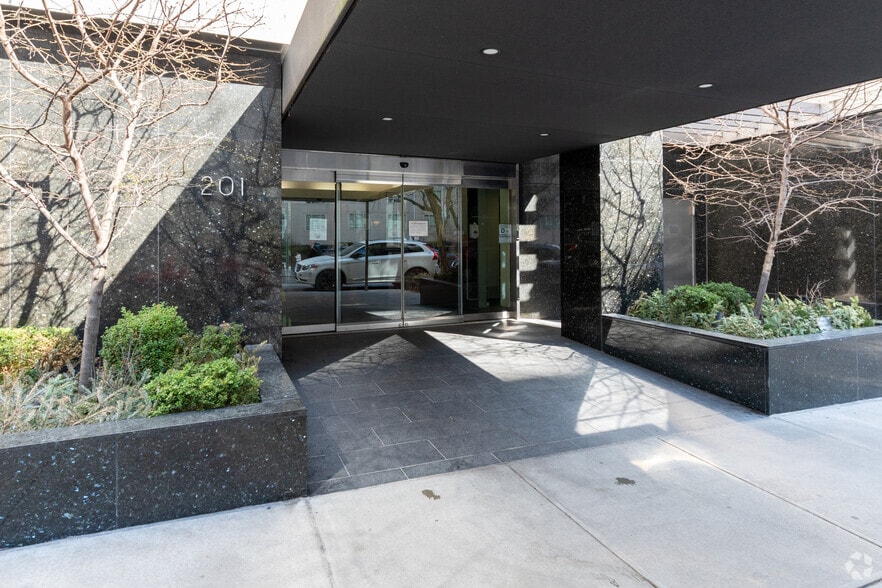 More Photos Of 1140 3rd Ave, New York Apartments For Lease