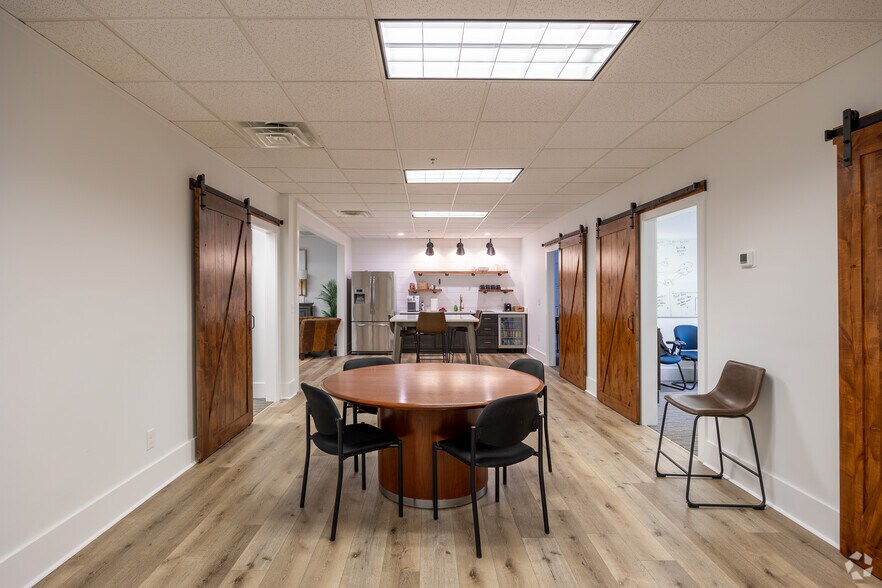 More Photos Of 284 S Main St, Alpharetta Unknown For Lease