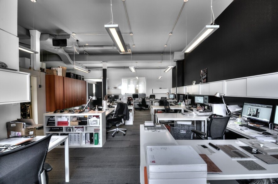 More Photos Of 272-278 Rue Sainte-Catherine E, Montréal Storefront Retail Office For Sale