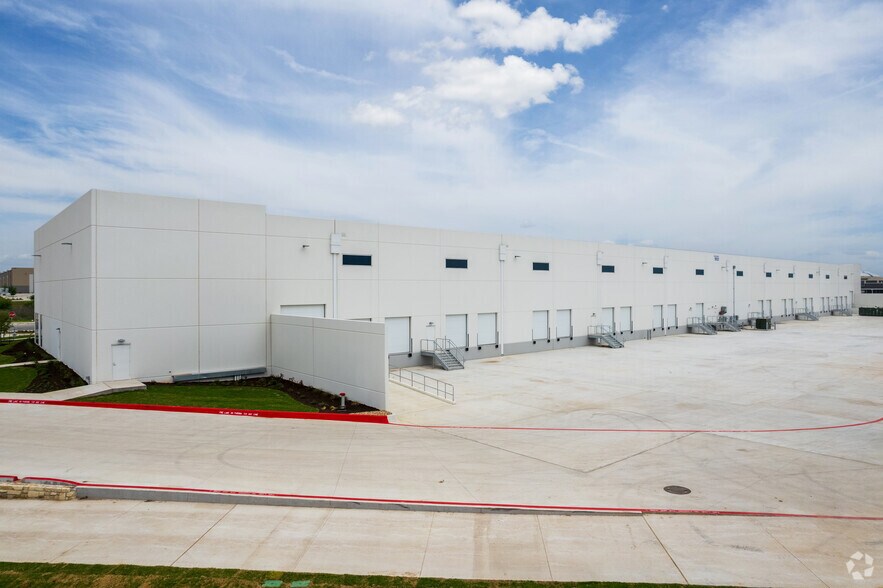 More Photos Of 19121 Marketplace Ave, Kyle Unknown For Lease