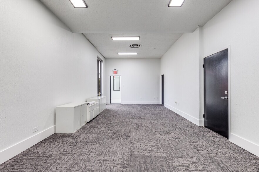 More Photos Of 2824 Valley View Ln, Farmers Branch Medical For Sale