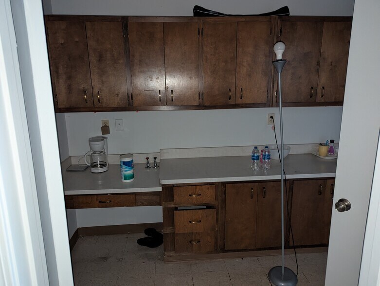 More Photos Of 5402-5412 Covington Hwy, Decatur Unknown For Lease