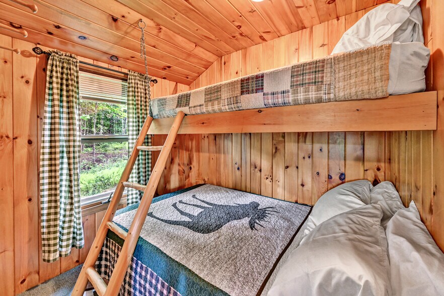 More Photos Of 15 Lower Wilson Pond Rd, Greenville Specialty For Sale