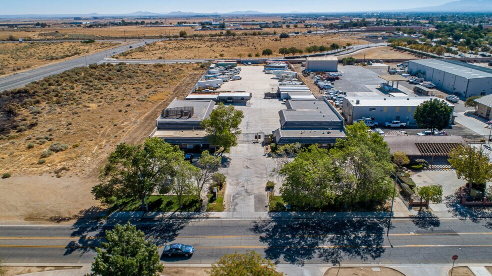 Primary Photo Of 39126-39130 3rd St E, Palmdale Service For Sale
