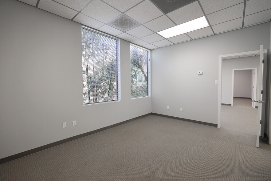 More Photos Of 3925 N I-10 Service Rd, Metairie Office For Lease
