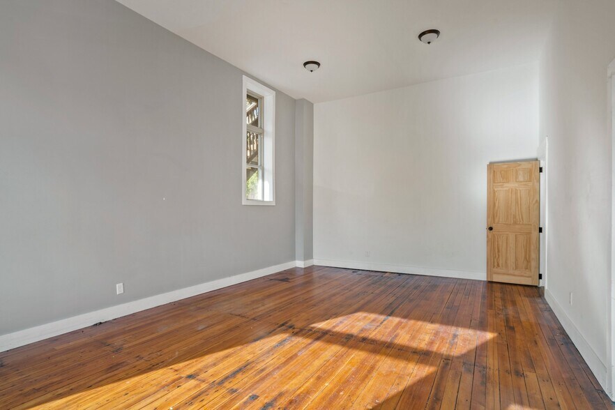 More Photos Of 226-228 Sargeant St, Holyoke Storefront Retail Residential For Lease