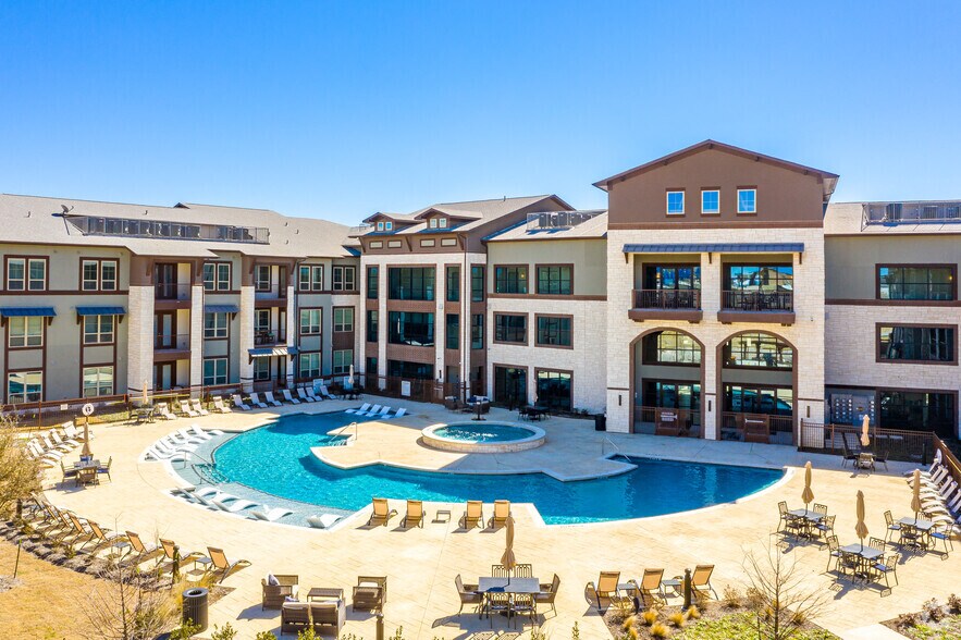 More Photos Of 900 Cinema Dr, Hudson Oaks Apartments For Lease