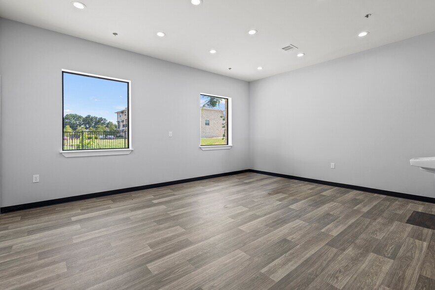 More Photos Of 800 N Plano Rd, Richardson Medical For Lease