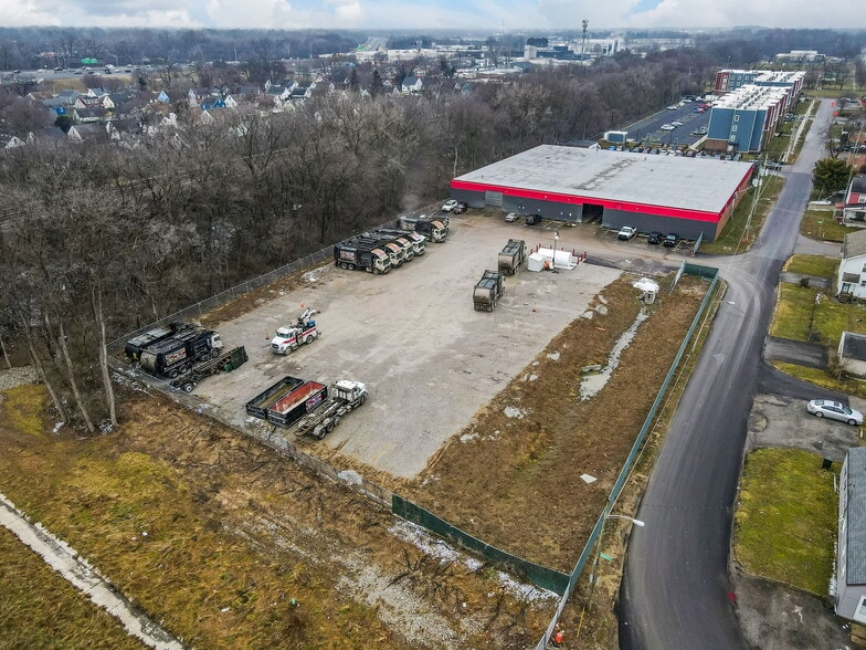 More Photos Of 808 Rhoads Ave, Columbus Warehouse For Lease