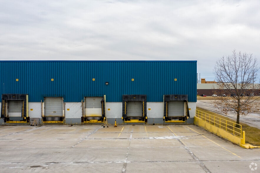More Photos Of 42600 Merrill Rd, Sterling Heights Warehouse For Lease