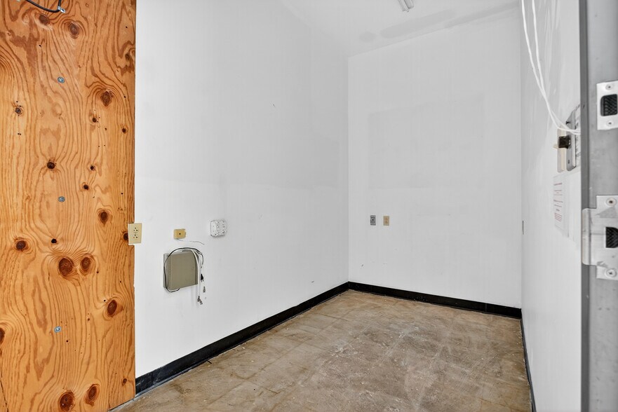 More Photos Of 1925 W Allegheny Ave, Philadelphia Freestanding For Sale