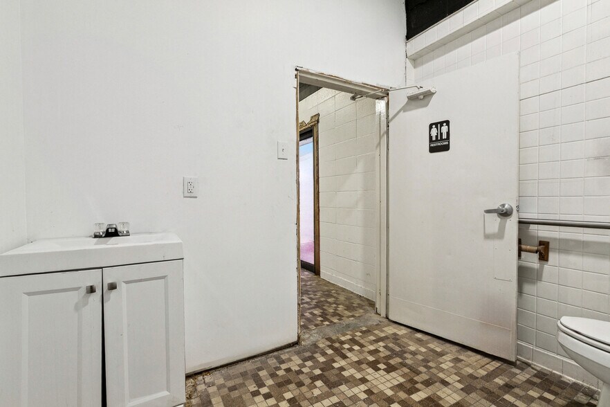 More Photos Of 6241 Westbank Expy, Marrero Restaurant For Sale