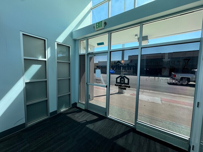 More Photos Of 2611 F St, Bakersfield Loft Creative Space For Sale