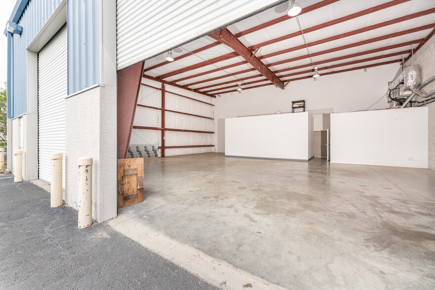 More Photos Of 1501 Sarasota Center Blvd, Sarasota Warehouse For Lease