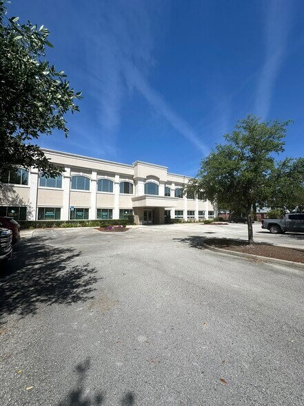 More Photos Of 4371 US Highway 17, Orange Park Office For Lease