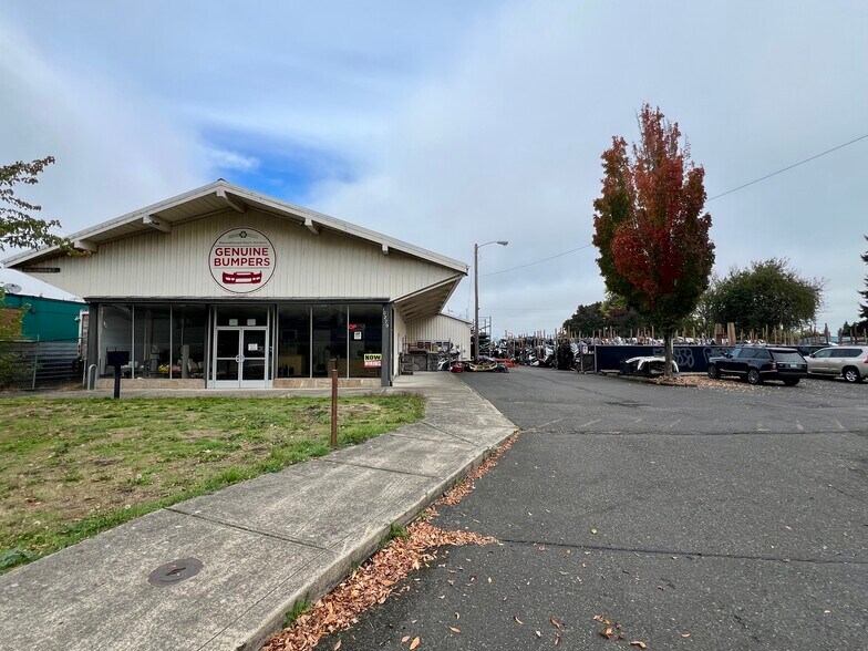 More Photos Of 10279 NE Sandy Blvd, Portland Warehouse For Sale