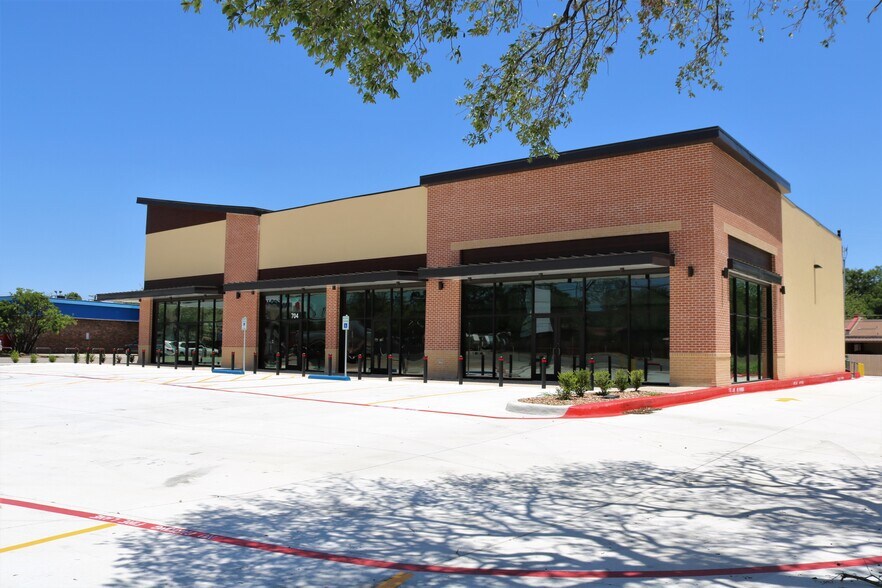 More Photos Of 704 Junction Hwy, Kerrville Storefront For Lease