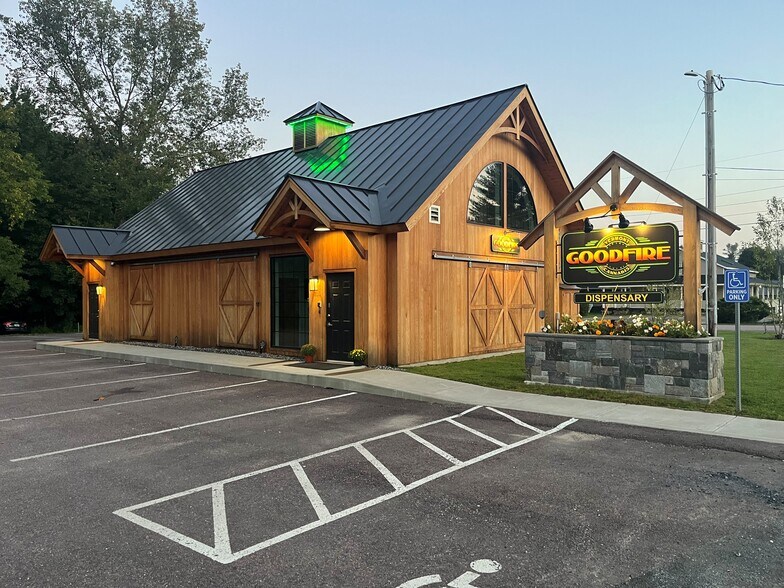 Primary Photo Of 3627 Waterbury-Stowe Rd, Waterbury Center Freestanding For Sale