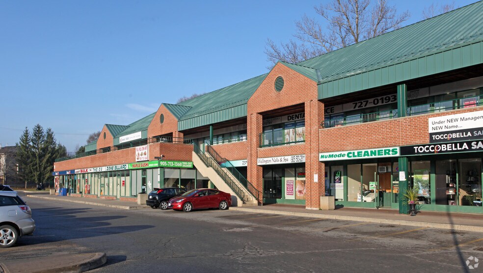 More Photos Of 126 Wellington St W, Aurora Freestanding For Lease