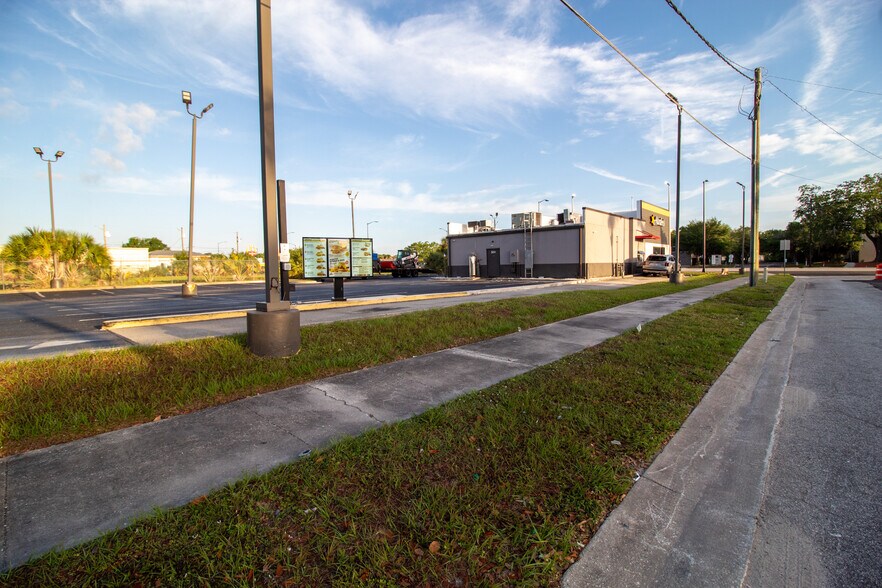 More Photos Of 504 W Vine St, Kissimmee Restaurant For Sale