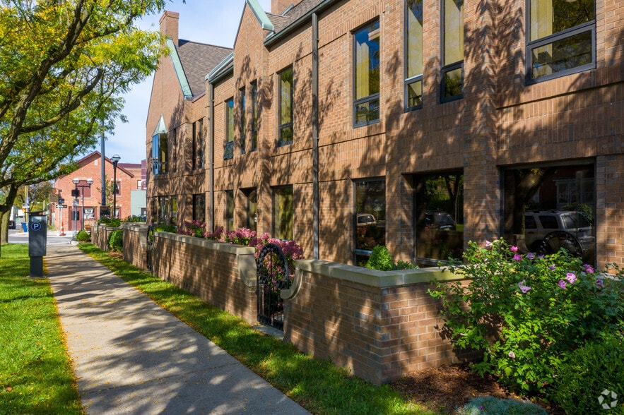 More Photos Of 300 N 5th Ave, Ann Arbor Office For Lease