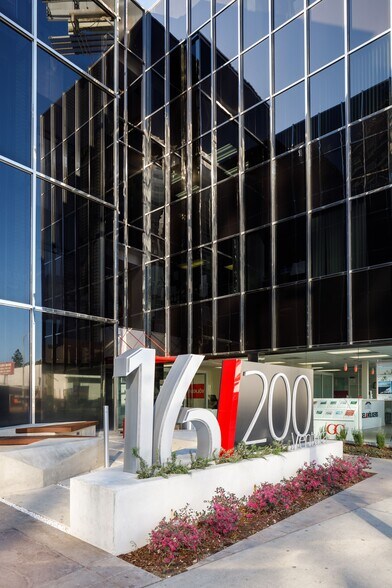 More Photos Of 16200 Ventura Blvd, Encino Office For Lease