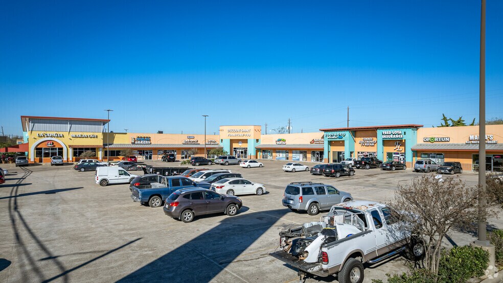 More Photos Of 5702-5718 Bellaire Blvd, Houston Unknown For Lease