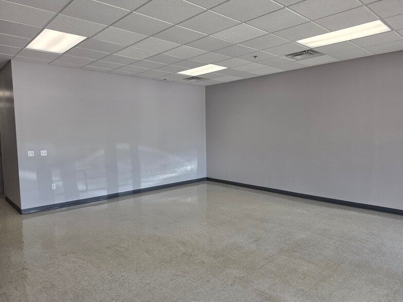 More Photos Of 2188 S Center Rd, Burton Freestanding For Sale