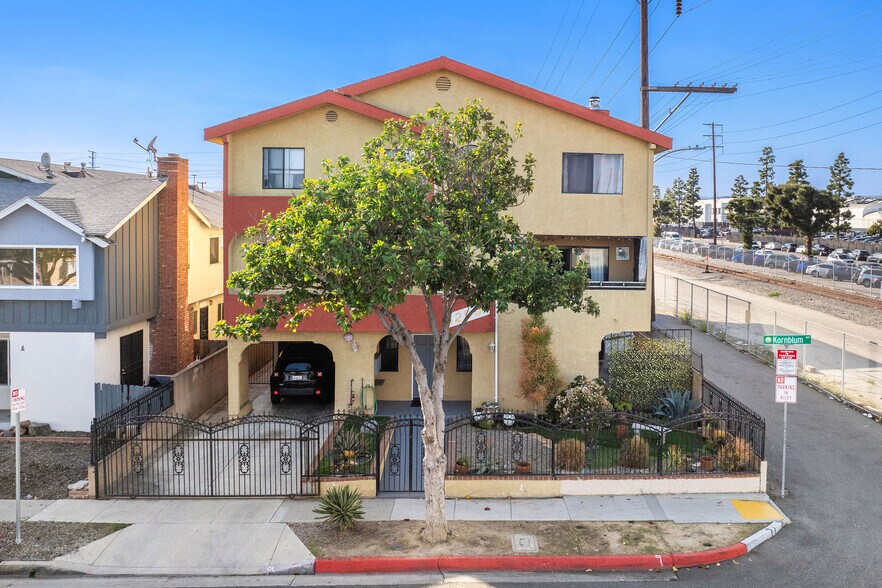 More Photos Of 12501 Kornblum Ave, Hawthorne Apartments For Sale