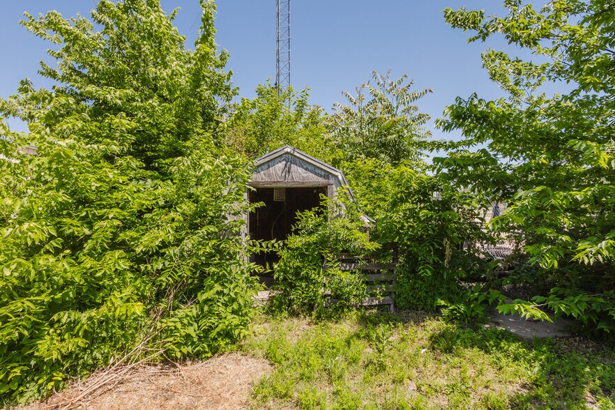 More Photos Of 2555 N Market St, Wichita Auto Repair For Sale