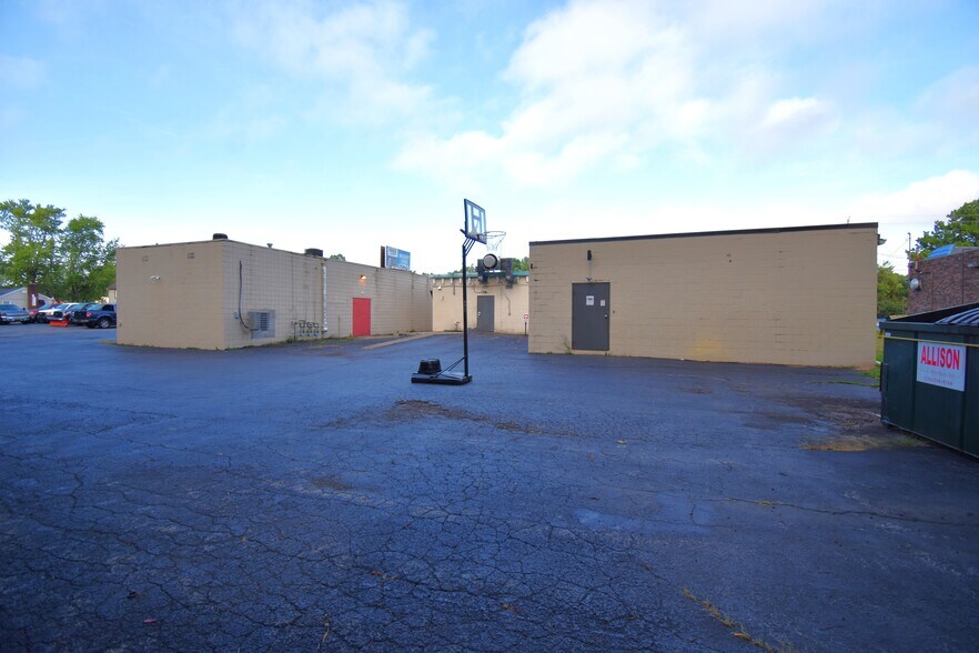 More Photos Of 1305-1363 S Raccoon Rd, Austintown Storefront For Sale