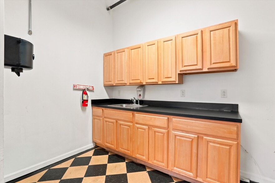 More Photos Of 5534-5546 Pulaski Ave, Philadelphia Office For Lease