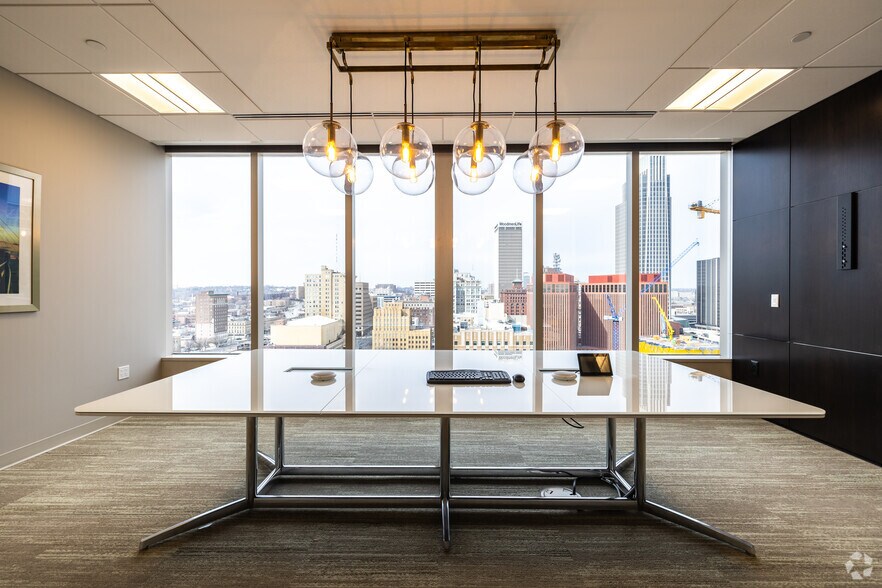 More Photos Of 1299 Farnam St, Omaha Office For Lease