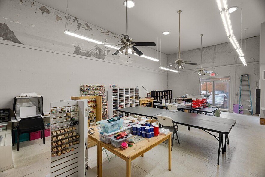 More Photos Of 110 E Main St, Whitesboro Storefront For Lease
