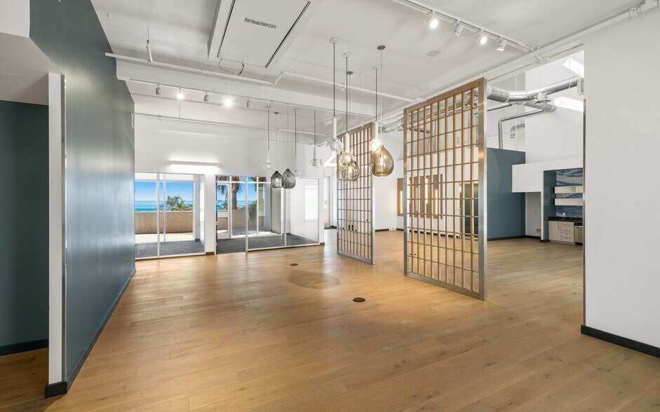 More Photos Of 22809 Pacific Coast Hwy, Malibu Medical For Sale