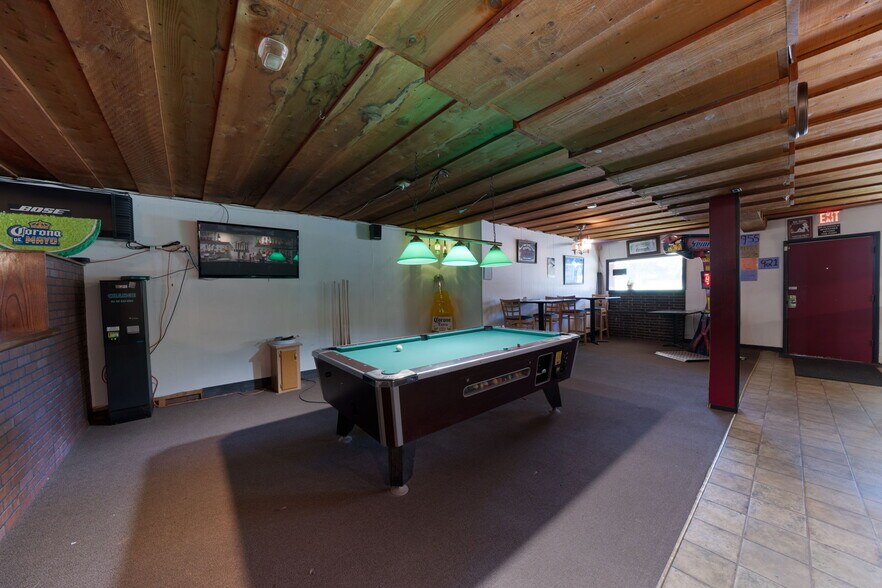 More Photos Of 18089 W State St, Vandalia Bar For Sale