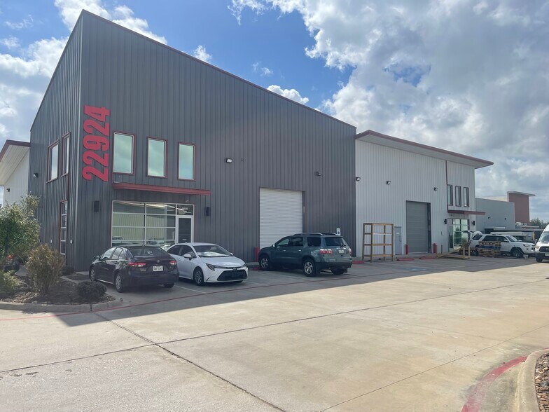 More Photos Of 22924 Kuykendahl Rd, Spring Light Manufacturing For Lease