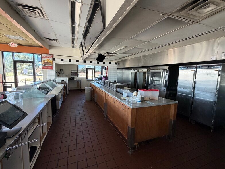 More Photos Of 735 E Pleasant Run Rd, DeSoto Fast Food For Sale