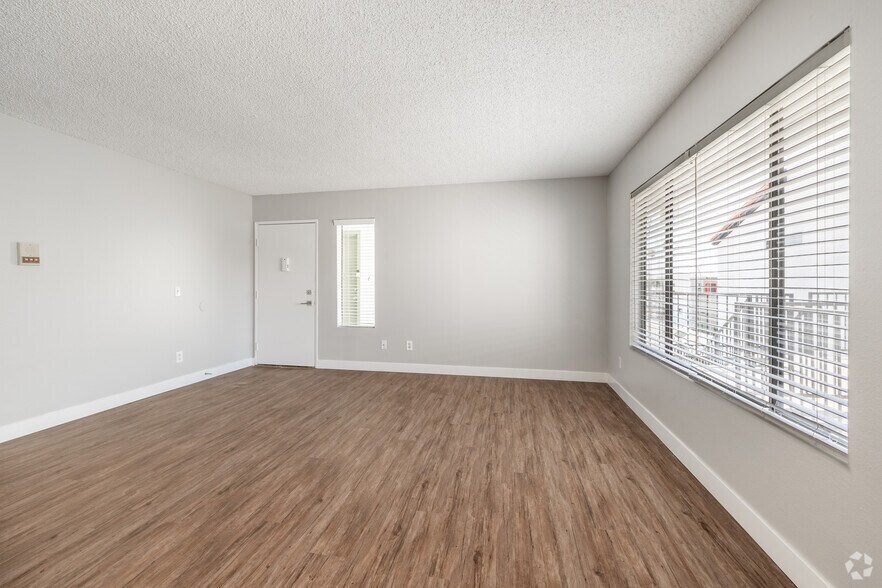 More Photos Of 1318 N Mansfield Ave, Los Angeles Apartments For Sale