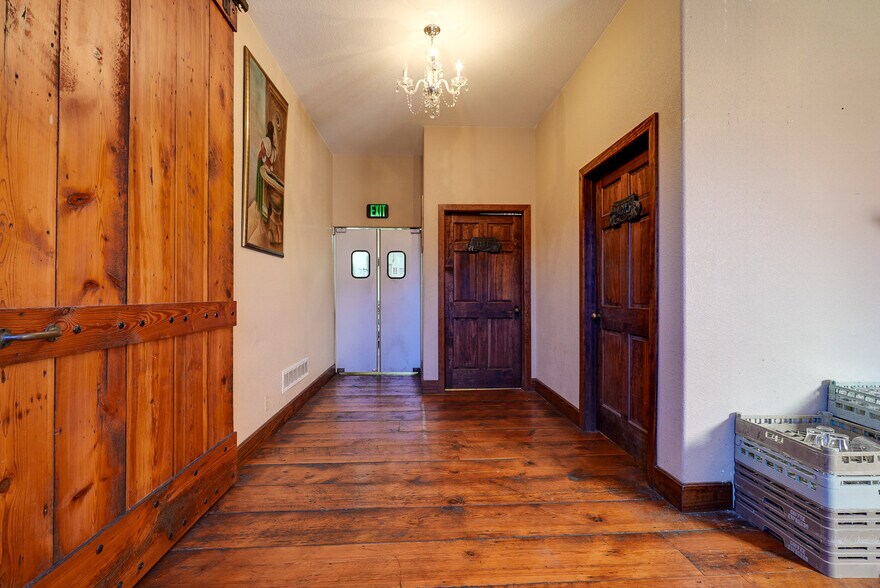 More Photos Of 312 S Hudson St, Buckner Restaurant For Lease