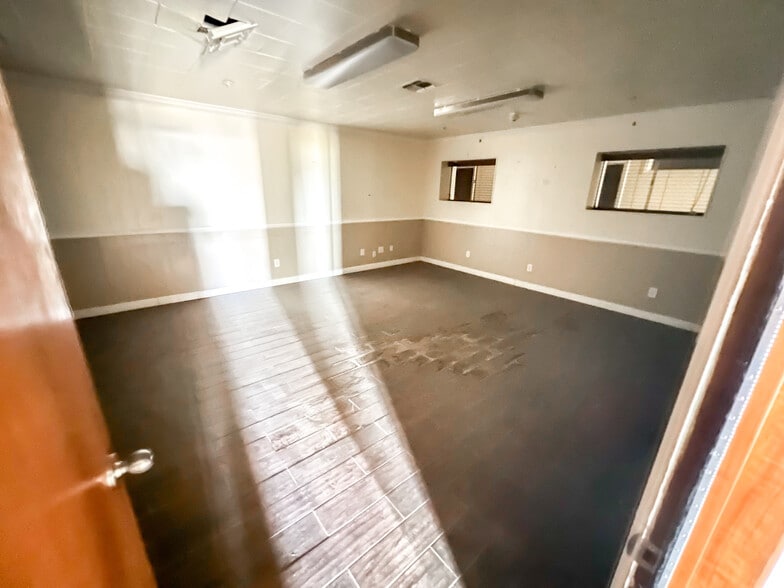 More Photos Of 1409 E Highway 350, Big Spring Industrial For Sale