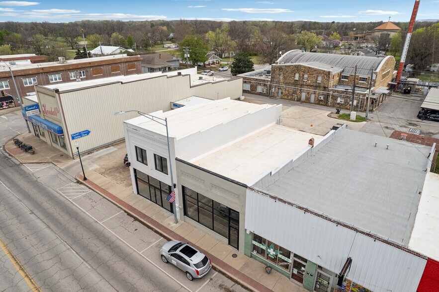 More Photos Of 214 E Rogers Blvd, Skiatook Storefront Retail Office For Sale
